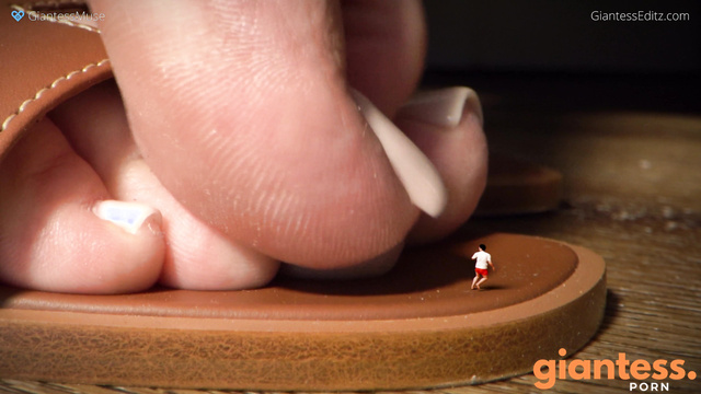Giantess Muse Shrinking
