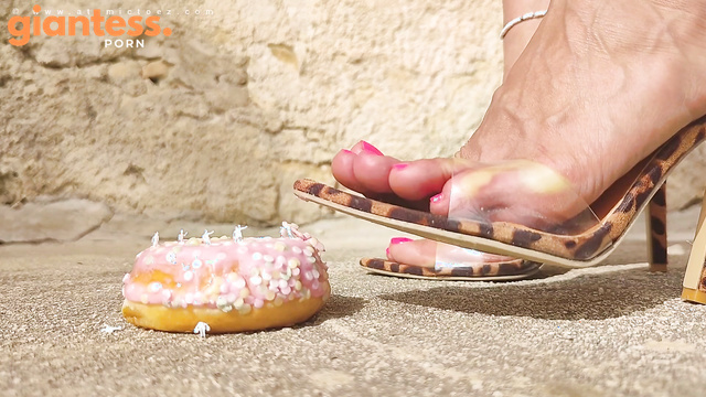 AtomicToez - Giantess and Tiny Sprinkles Pastry Crush With High Heels