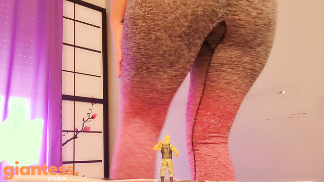 Xiomara Fox Fetish Queen With a Tiny Men Toy
