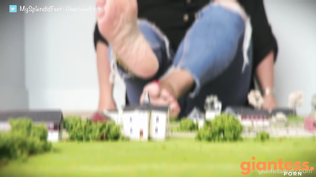Giantess EditZ - City Beneath Her Feet: A Splendid Day With The Giantess Part 1