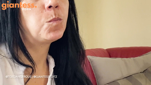 Giantess EditZ - Home With The Giantess: Scarlett’s Chill Time Part 1