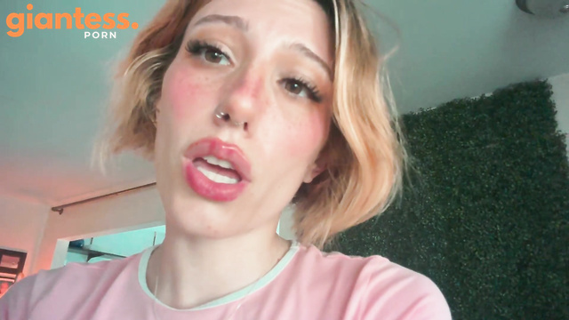 Elle Marz Discovers The Tiny: Spit Tease And Vore Teasing Begins