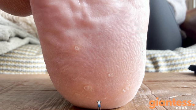 GTSFantasy - Tiny Runner on Goddess’s Bare Feet: Sole Worship Story