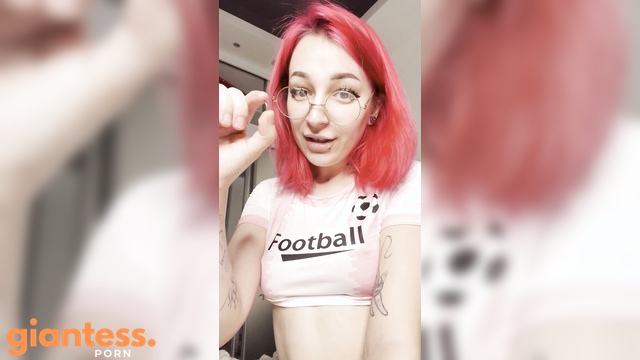 Cutielanalova - Young Redhead Wet Giantess Plays With Tiny Boy