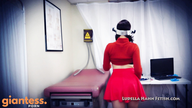 Ludella Hahns Fetish Adventures - Velma Bot Prototype Glitch: Fembot Cosplay Gone Wrong