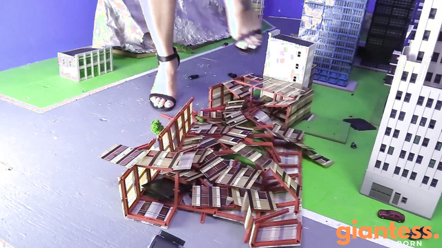 Media Impact Customs - Cali Logan in Final City Wars: Giantess Always Win