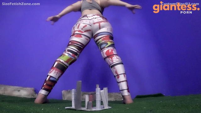 Media Impact Customs - Clash of Sizes: Katarina VS The Little World