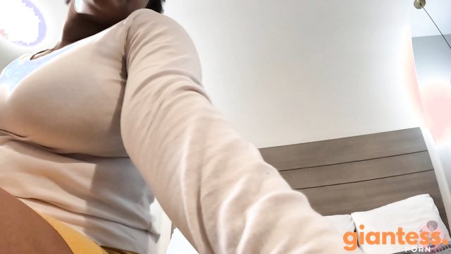 BigandSmallGirls - Hotel Room Stretch: Princess J Breaks The Limits