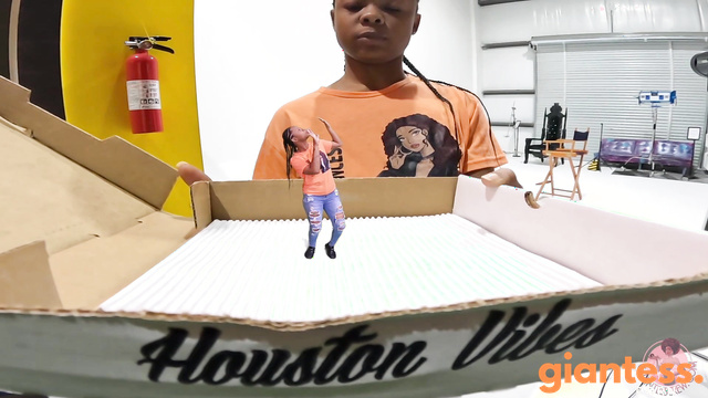 BigandSmallGirls - The Giantess Crew’s New Stepsister Replacement