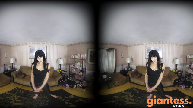 Media Impact Customs - Brunette Giantess Brandy Kissing Curse: Reduction Begins