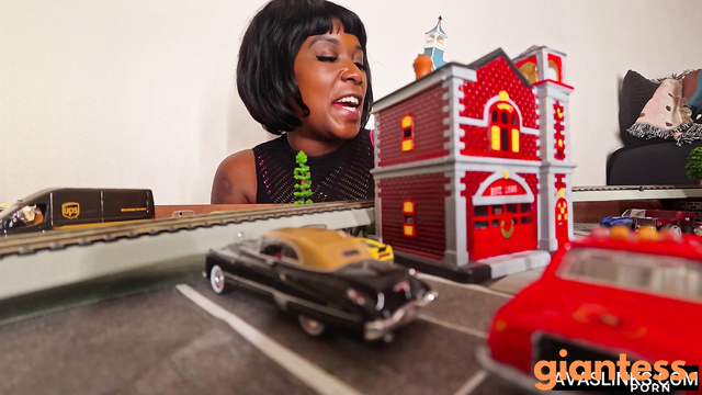 Queen Ava - The Ebony Giantess’s Wrath: Devouring Miniature City