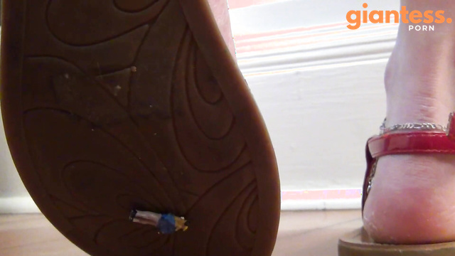 Southern Giantess - Security System Failed And Tiny People Stuck On Soles