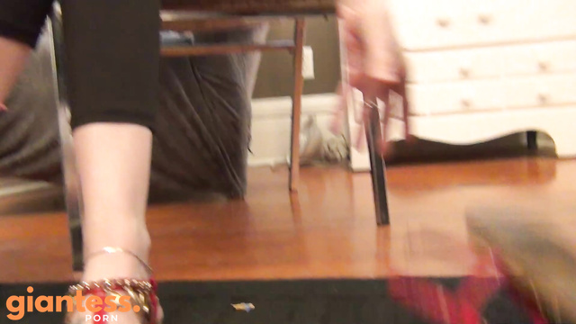 Southern Giantess - Security System Failed And Tiny People Stuck On Soles