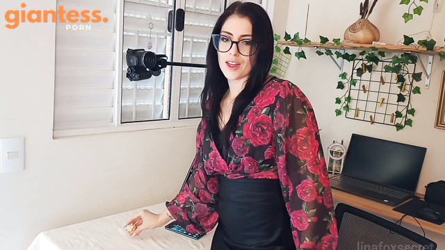 Linafoxsecret - The Accidental Giantess MILF: Honey Shrinks Her Stepson
