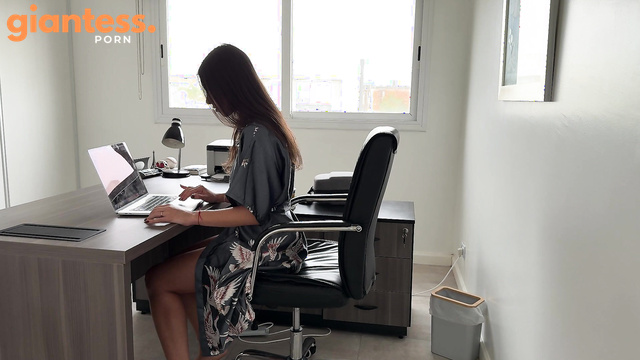 Nicole Belle - Playing With My Tiny Voyeur: A Giantess Horny Real Story