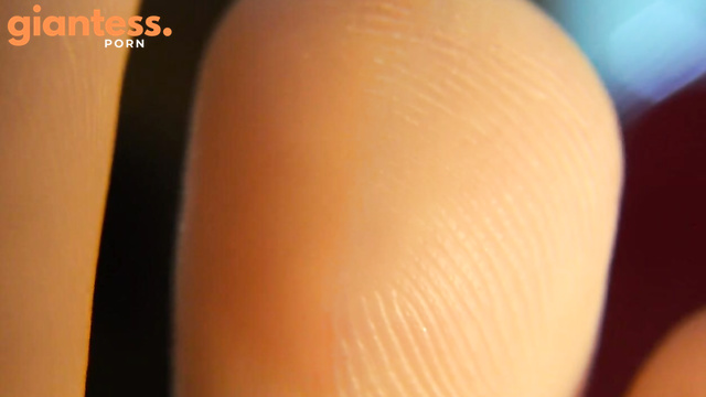 Southern Giantess - Get Up Closer With Raven’s Gorgeous Big Soles