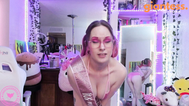 Cheebeezkneez Chateau - Pinky Babe Shrinks And Eats You For Getting Her A Birthday Gift