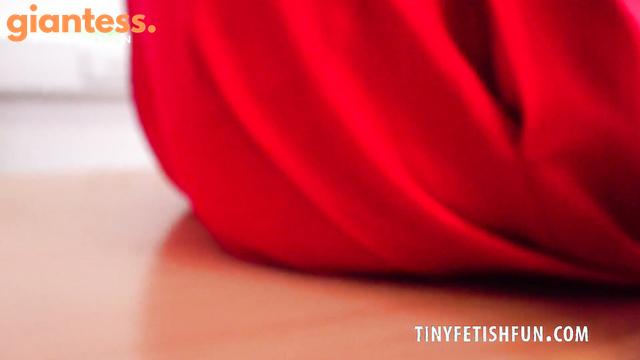 European Giantess - Tinyfetishfun - Corporate Crush: Bonnie Feet Dominate The Office