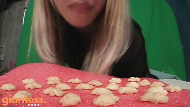 Media Impact Customs - Giantess Mistress Dee Eats Tiny Teddy Crackers