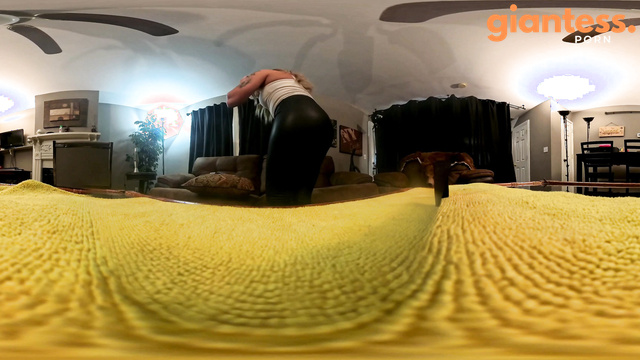 Southern Giantess - Big Ass Krystal And Her New Toy In a Hotel Room