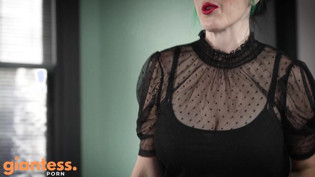 That Kinky Girl - Using Red Lips For More Suitable Negotiation Position