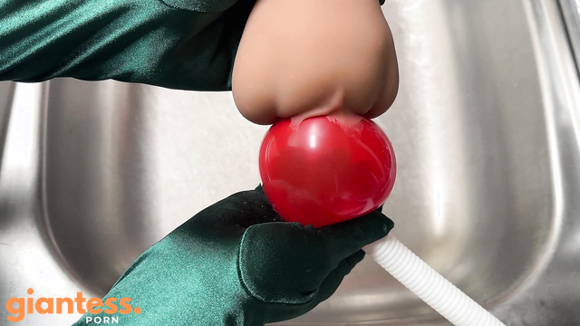 MimiHungVO - Extreme Body Deformation Mini Girl Onahole With A Water Balloon