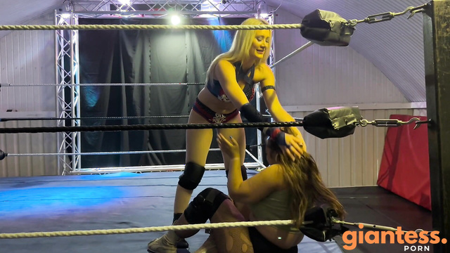 Power Girls Pro Wrestling - Slow Motion Fight: Face Crushing, Kissing & Stink Faces