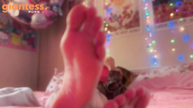 Elle Marz And Fetish Of Unaware Climbing On Giantess Tender Soles