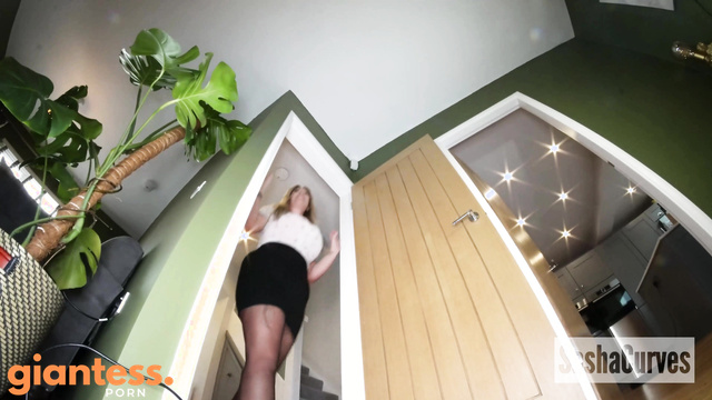 Sasha Curves - The Surprise Party Of Tiny People And Curvy Giantess