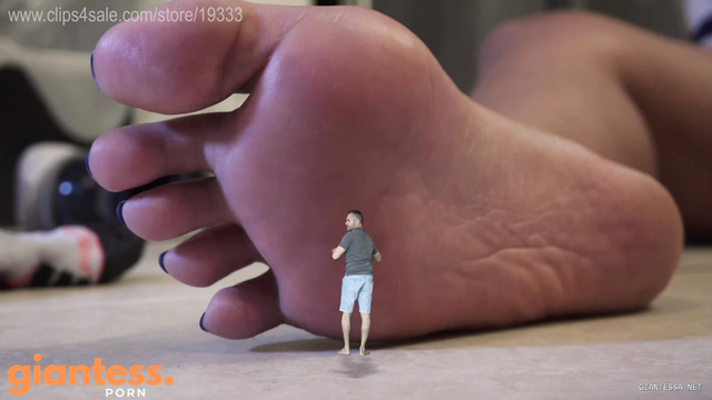 GSFCreator - Blonde Goddess Megan Finds a Little Dweller in Her Shoe