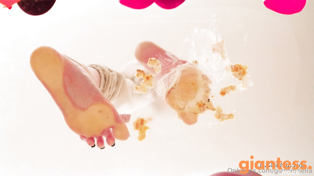 Giantess Ella - From Plate to Chaos: Giantess Don't Eats And Leaves Destruction