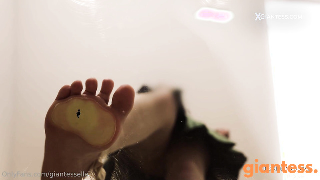XGiantess - Story of Schoolgirl In Black Boots Who Don't Like Offenders