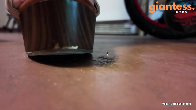 WorldUnseenFilms - Unaware Accident With Ground Shakes: High Heels Will Destroy Tinys