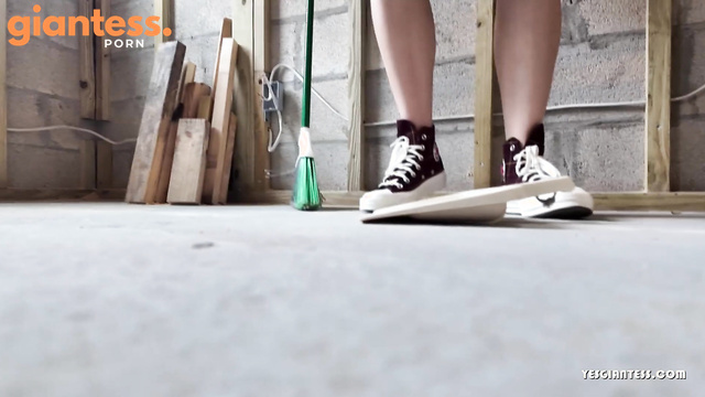 WorldUnseenFilms - Unaware Accident With Ground Shakes: High Heels Will Destroy Tinys