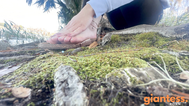 WorldUnseenFilms - Goddess Scarlett Want To Relax Afternoon But Tiny Bugs Annoying