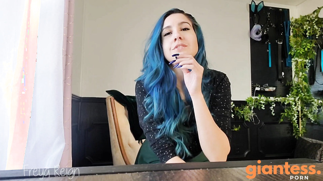 Freya Reign - Giantess Plays With The New Victim, Held in Her Gentle Hand