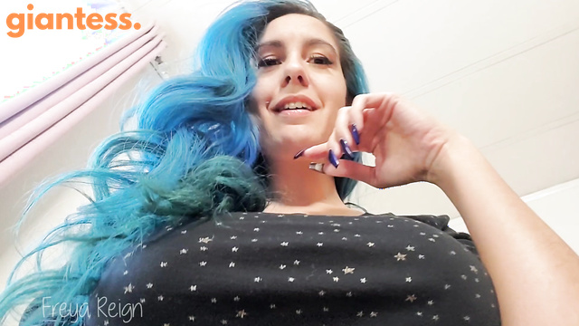 Freya Reign - Giantess Plays With The New Victim, Held in Her Gentle Hand